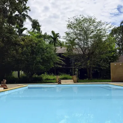 Chomna Resort 鄰近獅牌農場的酒店