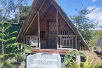 Camp Cali by RedDoorz Các khách sạn ở Lumban