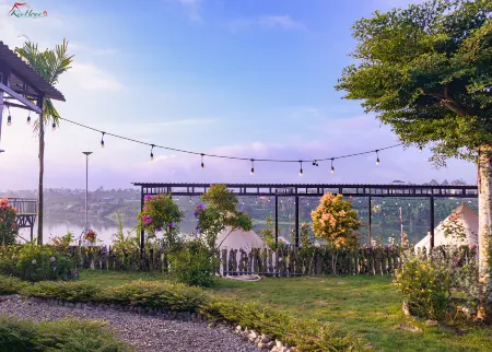 Kiss House Coffee and Glamping Отели в г. Di Linh