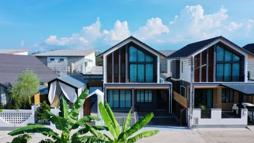 Queen Ma Pool villa Các khách sạn ở Bang Klam