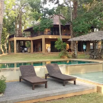 Melina's Beachfront Bungalows and Villa Krabi Provincial Agricultural Career Development and Promotion Center周辺のホテル