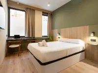 Ola Living Chamartín Studios 鄰近托雷普华永道的酒店