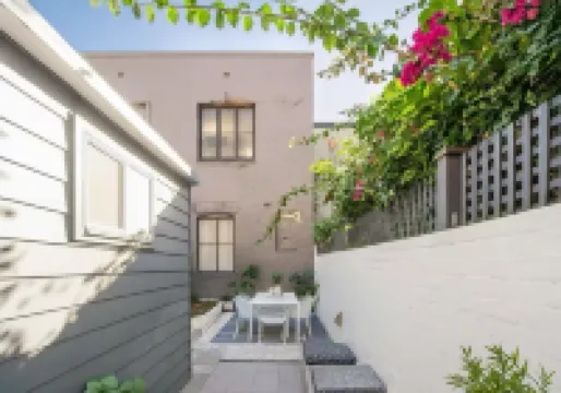 Stylish 4BR City Retreat Walk to CBD & Opera House