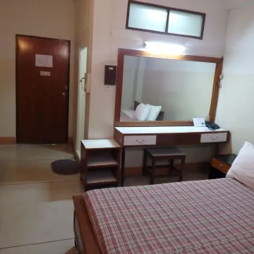 Sakol Hotel Hotels near Thao Suranari Monument (Ya Mo)