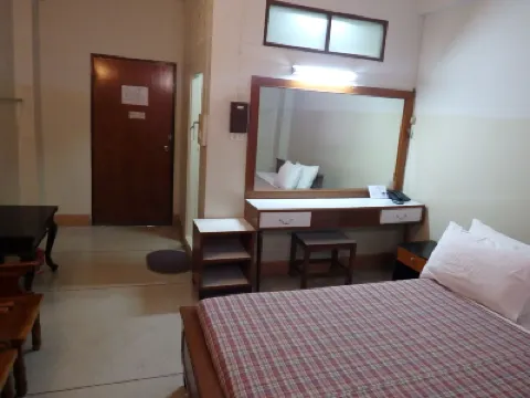 Sakol Hotel โรงแรมใกล้วัดพายัพ