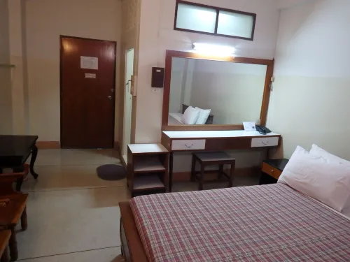 Sakol Hotel - 3-Star