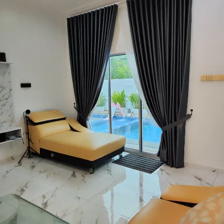 6 BR Villa w Private Swimming Pool Near Klang City