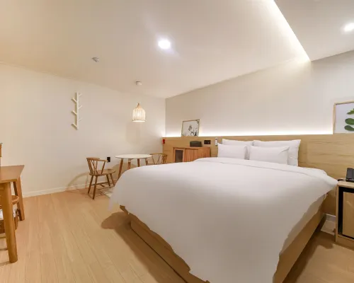 Jeongseong Hotel Hotels near Busan Bank