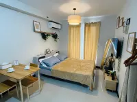 J&J Mactan Stays PS4, Netflix, Pool & Paid Parking Hotels near SAEKYUNG VILLAGE 1