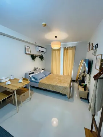 J&J Mactan Stays PS4, Netflix, Pool & Paid Parking Hotels near SAEKYUNG VILLAGE 1