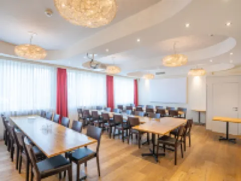 โรงแรมฮอลิเดย์ โรงแรมในธูน