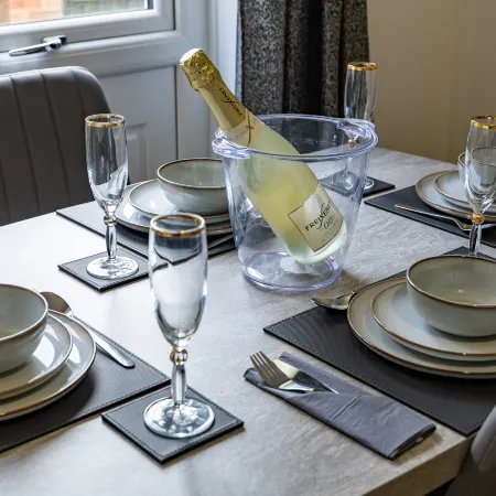 Contractor friendly 6 bed all en suite house