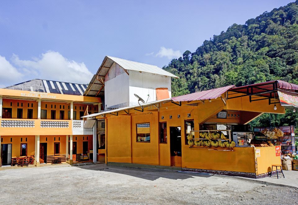 SUPER OYO 3702 Homestay Bougenville Syariah - Housity