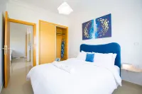 Bright Blue Retreat | Balcony & Pool - Balkon