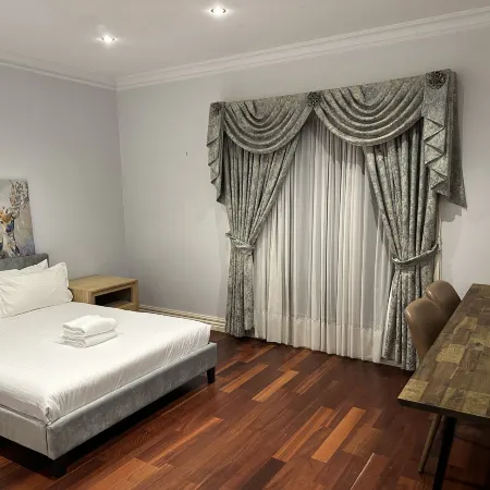 mama room