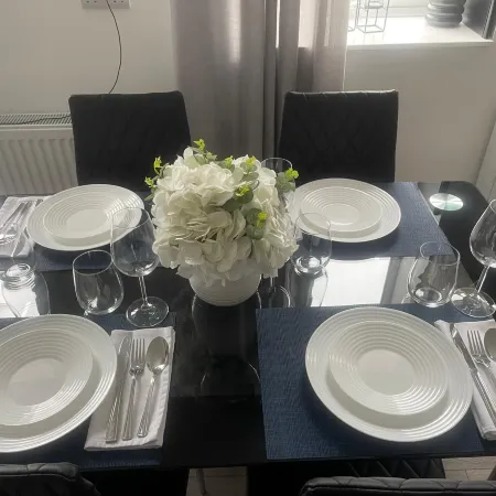 Stylish Apartment in Watford Отели рядом с достопримечательностью «Железнодорожный вокзал Уотфорда»