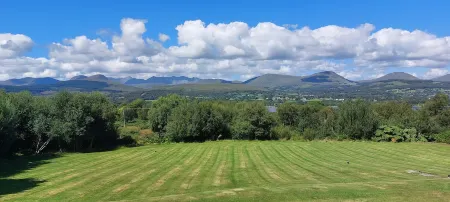 Misty Bay Lodge Отели в г. Кенмэр