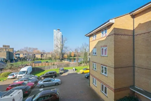 2-BR London Oasis in Woolwich