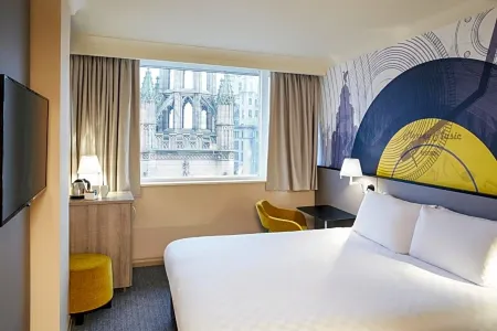 OYO Cornerstone Manor Hotel Отели рядом с достопримечательностью «Парк Абботсфилд»