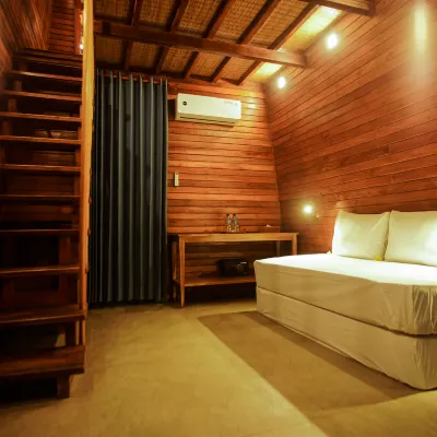 Waras Villa Hotel dekat Pantai Karang Beach