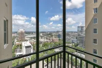 21st Floor Cozy Condo at the Center of DT ATL