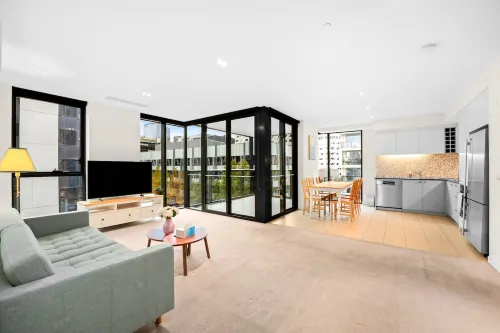 Urban Harbourside Living 2B2B1C @ Docklands Bright - 3-Star