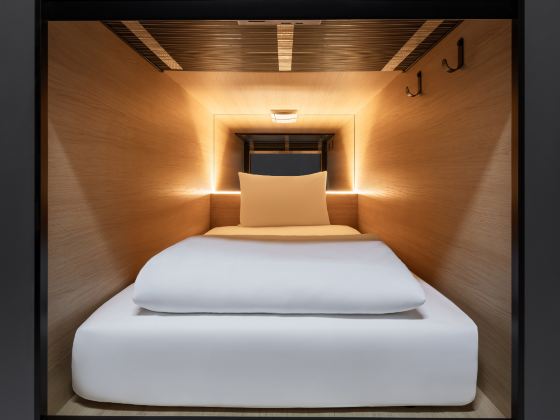 Zedwell Capsule Hotel Leicester Place