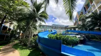Laguna Beach Resort 2 | Pool & Free Utilities - parking