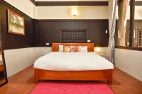 [Central] Spacious Ancient Home - 2 Bedroom Apartment With private living/dining/kitchen area