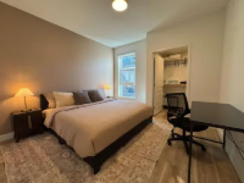Modern Oasis 10 Min from Disneyland With Pool & GYM