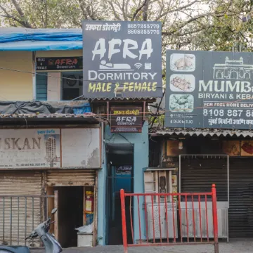 Afra Dormitory for Male & Female Отели рядом с достопримечательностью «Мумбай - центр города»