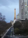 巴黎塞納河埃菲爾鐵塔現代公寓