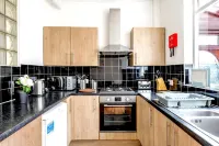 Greener Stays - A Beautiful 3-double bedroom House