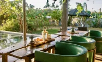 Sundown Farm Stay | Pinewood Villa with Pool