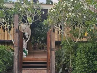 萊斯帕姆Vacayandco度假村 女英雄紀念碑（Two Heroines Monument）附近的飯店