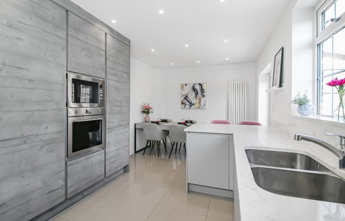 Borehamwood Modern Family House with Parking and Garden - Sleeps 6