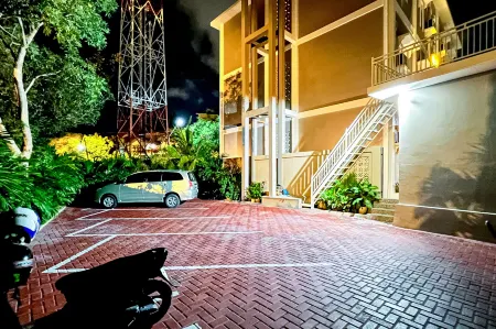 RedDoorz Plus @ Krishna Homestay Kupang Отели в г. Купанг