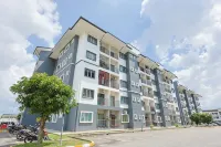 Green Villa Apartment by Favspace