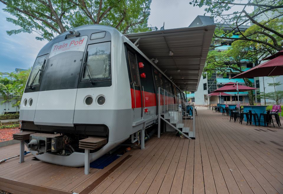 Train Pod의 외부 전경 또는 독특한 건물 디자인