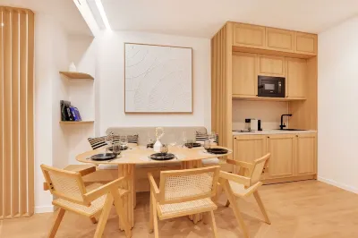 Authentic apartment - 3BR/6P - Moulin Rouge Hotels in Paris