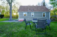 5•Star Fave Cape Cod Style Gem with Bedroom on the Main Hotel a New Britain