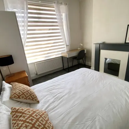 Modern room for short stay in Salford, PLAB Samson Отели рядом с достопримечательностью «BBC Salford Quays»