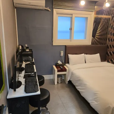 Motel G Отели рядом с достопримечательностью «Храм Чинванса»