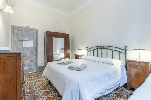 Lucca Charm B&B - Bed & Breakfasts