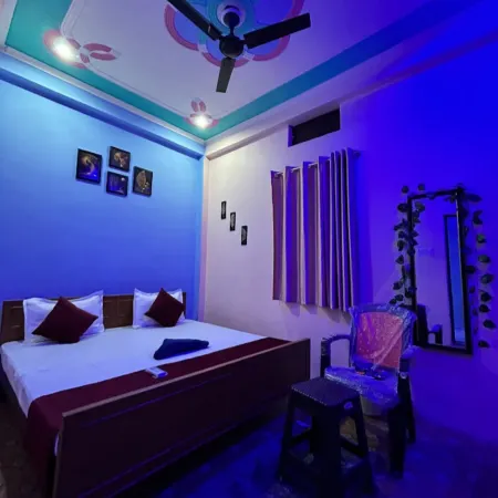 Tridev Paying Guesthouse