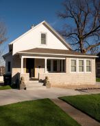 Stylish Stay Near CWS, Zoo & Downtown Fun