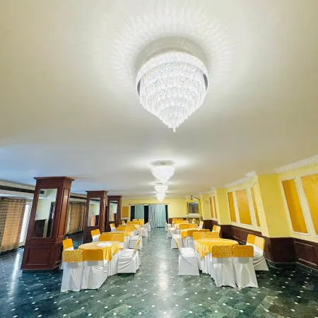 Ritz Plaza