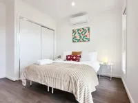 2024Built/AC & Bath each Room/Study/TownCentre/SDA Hotels in Werribee