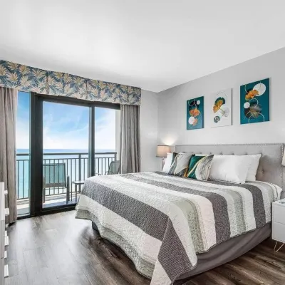 Unwind by the Waves Oceanfront 1 BD Apt ボードウォークワイナリー周辺のホテル