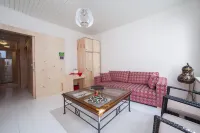 Newly-renovated apartment 1 (bedroom+living room) - Pet friendly